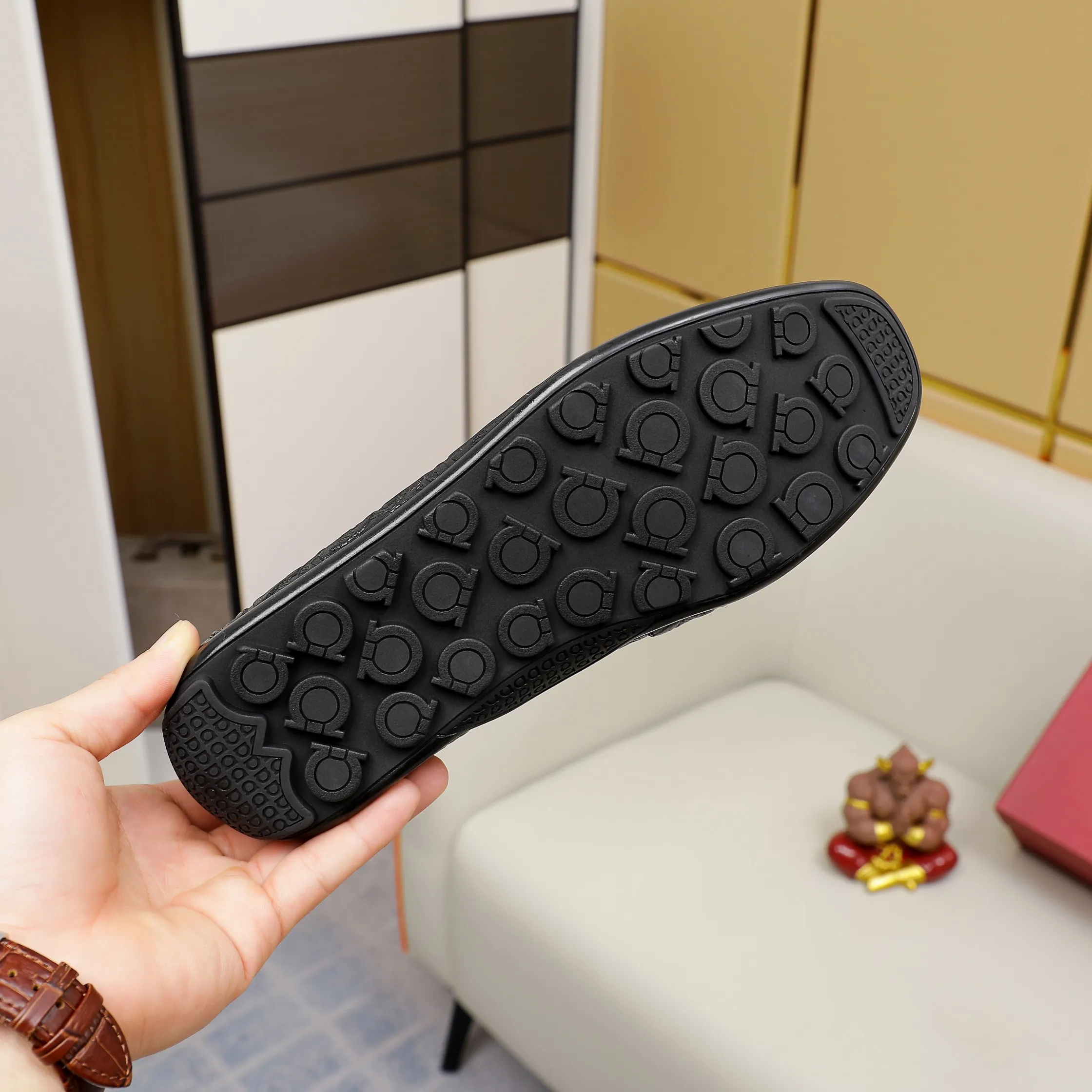 Men's clothing and shoes💰360 🔥Ferragamo's new men's casual slip-on shoes🇨🇳Official website original 1:1 mold opening, original quality💯Fine workmanship, high-end luxury☘The upper is made of imported Italian first-layer cowhide🌴Top layer🐷Leather lining🍓Rubber wear-resistant and non-slip outsole, breathable and comfortable to wear🍍The first choice for high-grade men🍉Black, brown. Code number 38-45